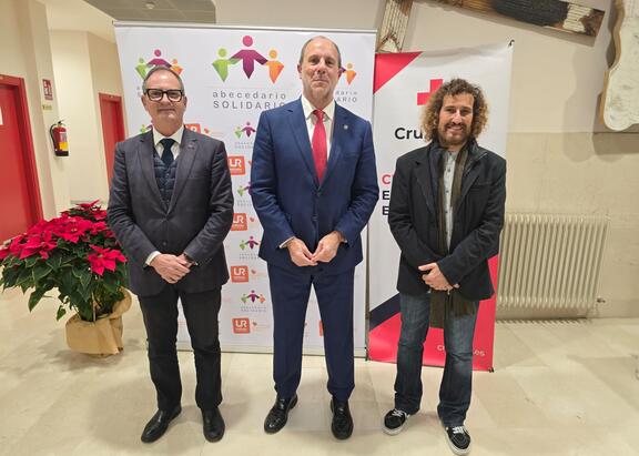 Julio Ángel Olivares Merino, Nicolás Ruiz Reyes y Miguel Ángel Maldonado Moral, en la Gala 'Abecedario Solidario' 2025