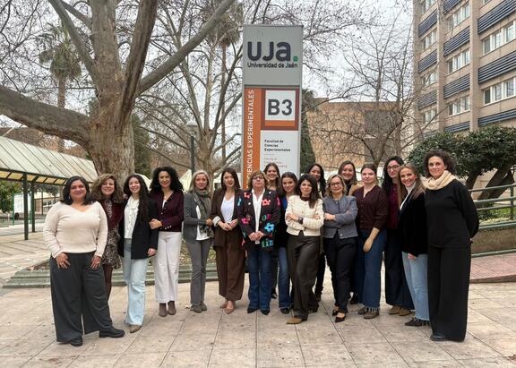 Profesionales y participantes del programa ‘Mentoring con M: directoras de valor’