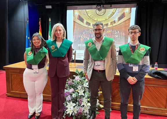 Mª Teresa Pérez Giménez y Rafael Moreno, en el centro, con los subdirectores colegiales del CM Domingo Savio
