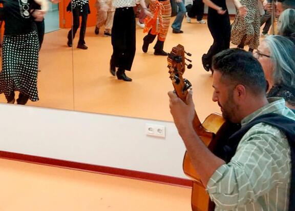 Taller de baile flamenco impartido por Rocío Martínez, con la participación de Juana Iglesias al cante y Paquiyo Cortés a la guitarra.
