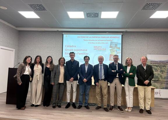 Organizadores y representantes de las empresas que participaron.
