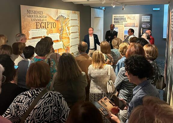 Visita guiada a la exposición, por Alejandro Jiménez.
