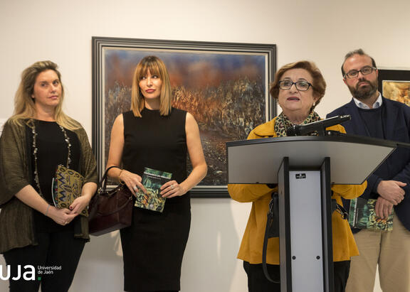 María Dolores Rincón González habla en presencia de Wanda von Breisky, Catalina Guirado-Cheadle y Felipe Serrano Estrella. Foto: Fernando Mármol.