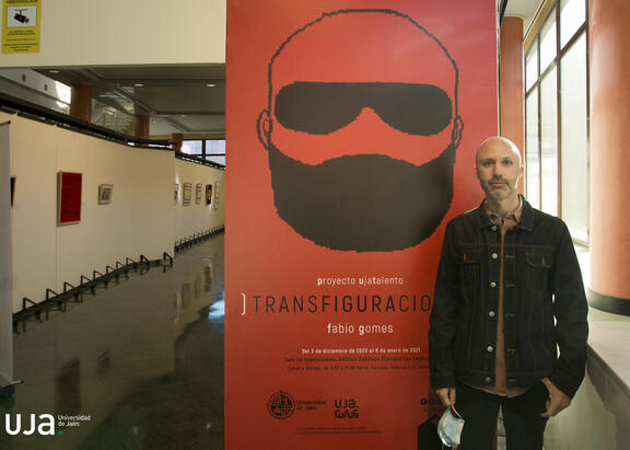 Fabio Gomes, en la inauguración de su exposición 'Transfiguraciones'. Fotografía: Fernando Mármol