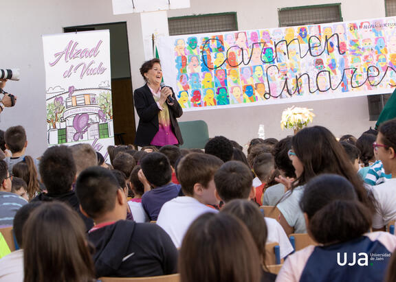 La cantaora Carmen Linares visitó el Colegio Alcalá Venceslada