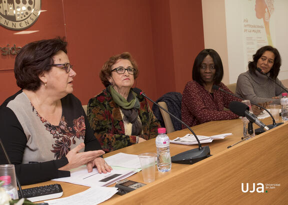 En el foro participaron:  Paula García Ramírez, María Dolores Rincón, Awa Traoré e Inmaculada Díaz Narbona. Foto: Fernando Mármol