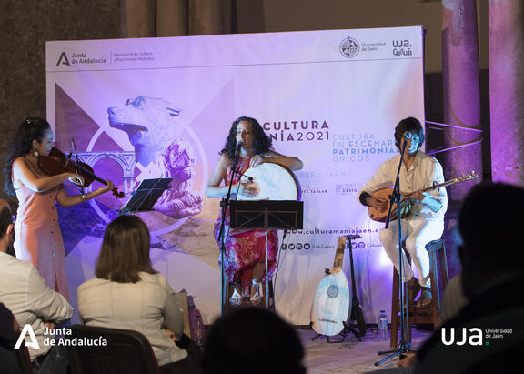 Actuación del Trío Evoéh. Fotografía: Fernando Mármol