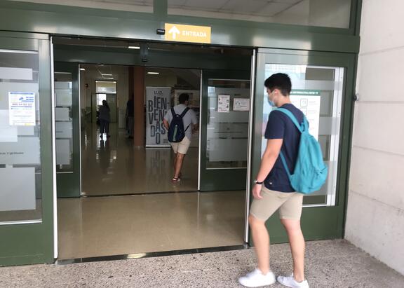 Alumnado en el Campus Las Lagunillas de Jaén.