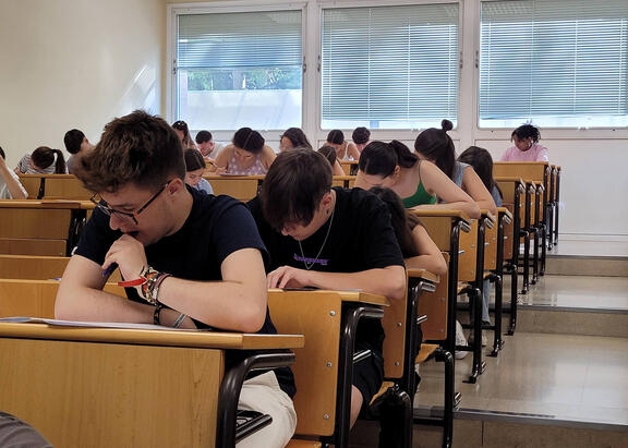 Alumnado durante la prueba extraordinaria de julio de la PEvAU.