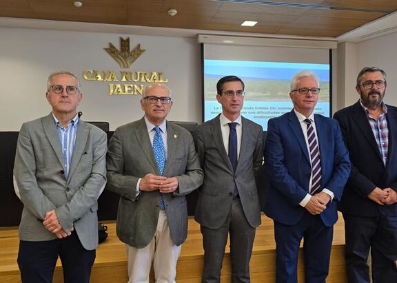 De izquierda a derecha, José Domingo Sánchez Martínez, Manuel Parras Rosa, Fernando Planelles Carazo, Juan Gallego Cobo y Antonio Garrido Almonacid.