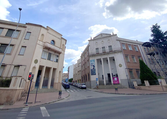 Edificios de la antigua Escuela de Peritos de Linares.