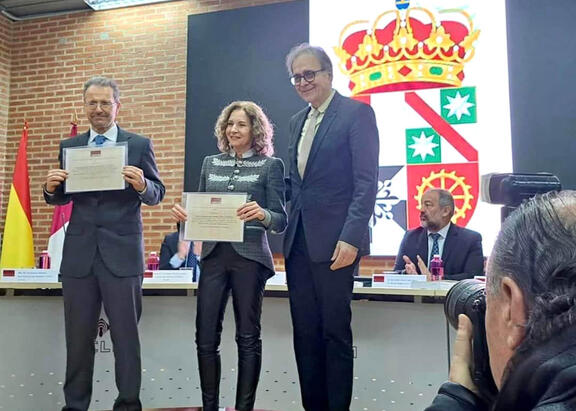 Entrega del premio por parte del ministro de Universidades, Joan Subirats.