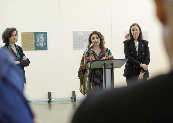Intervención de Mª Pilar Cordovilla, junto a Marta Torres e Isabel Abad. Foto: Fernando Mármol.