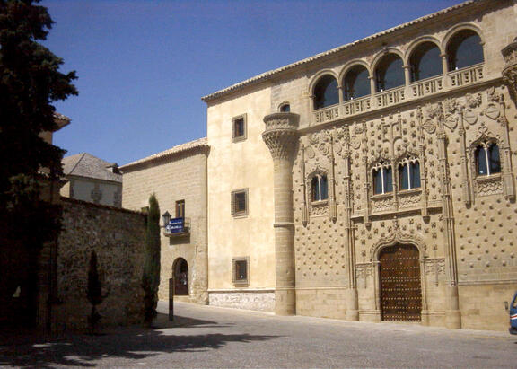 Fachada del Palacio de Jabalquinto, sede de la UNIA en Baeza.