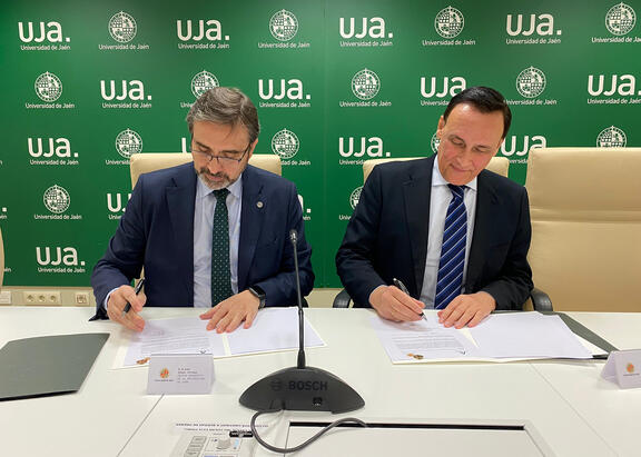 Firma del protocolo general de actuación firmado por el Rector de la UJA y el consejero de Universidades.