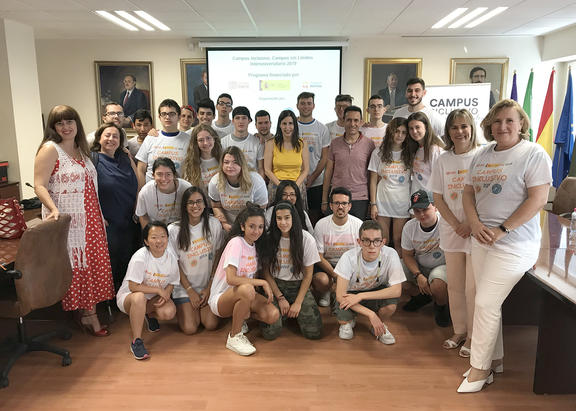 Foto de familia con los participantes en esta edición de 2019.