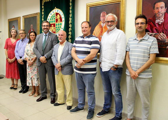 El Rector de la UJA, Juan Gómez, junto a los Defensores Universitarios de Andalucía reunidos en Jaén.