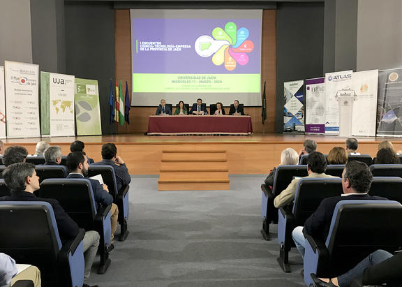 Encuentro celebrado en el Aula Magna de la UJA.