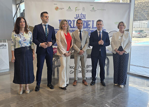 Eva Funes, Luis Miguel Carmona, Mª Victoria López, Francisco J. Solano, Julio Millán y Teresa Cruz.