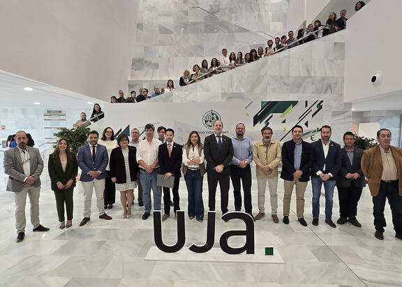 El Rector de la UJA, Nicolás Ruiz, junto a miembros del Equipo de Gobierno, de la Facultad de Ciencias de la Salud y profesorado.