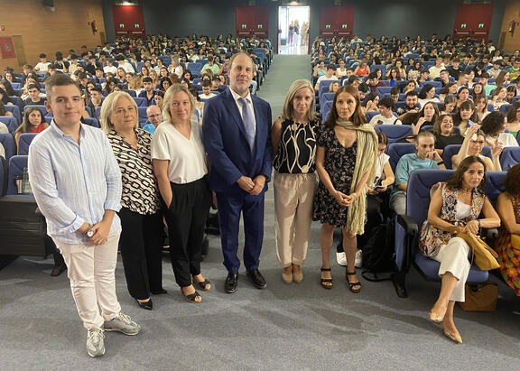 El Rector de la UJA, en el centro, junto a representantes institucionales y de centros.