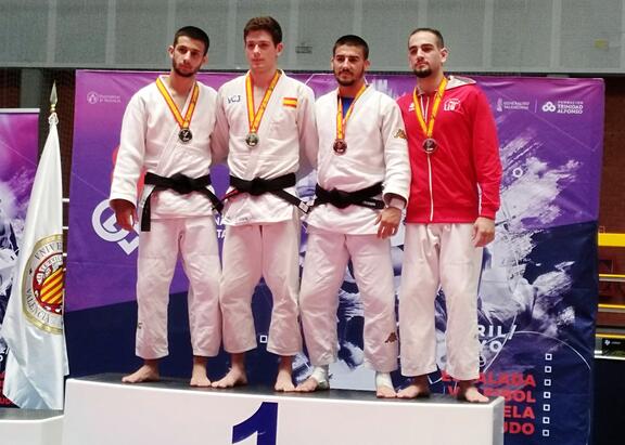 Eduardo Ordóñez, a la izquierda, en el podium.