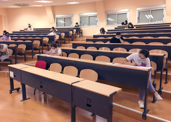 Desarrollo de las pruebas en una clase del Campus Las Lagunillas