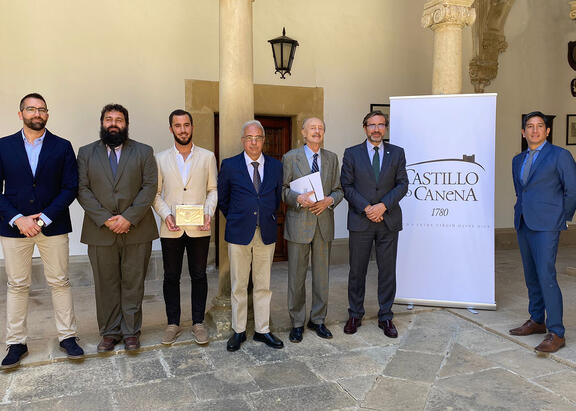 Investigadores premiados, junto al presidente de Castillo de Canena, el Rector de la UJA y el representante de UC Davis.