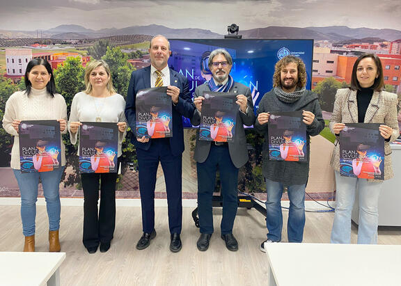 De izquierda a derecha, Manuel Ortega, Mª Victoria López, Nicolás Ruiz, Alberto del Real, Julio A. Olivares y Marta Torres.