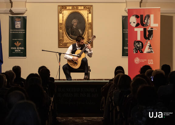 Concierto de guitarra ofrecido en la Real Sociedad Económica de Amigos del País. Foto: Fernando Mármol.