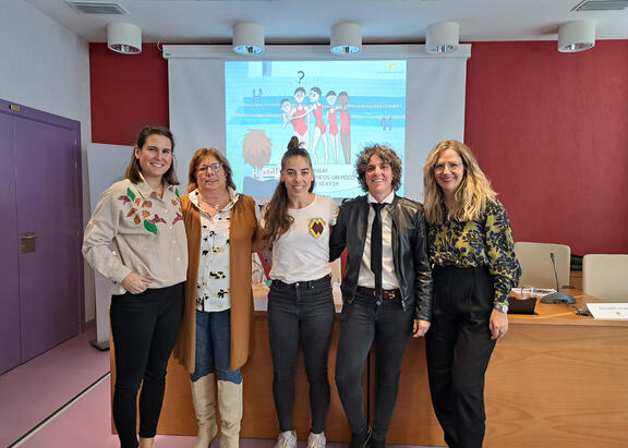 Felicidad Rodríguez, Pilar Fernández, Ángela Domínguez, Gema Torres y Nieves Moyano.