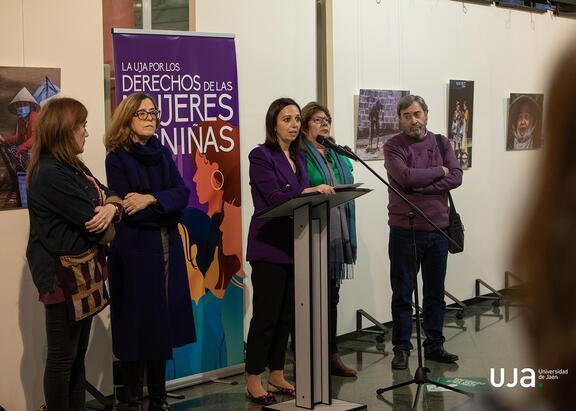 Intervención de la vicerrectora de Cultura Marta Torres, en la inauguración de la muestra. Foto: Fernando Mármol.