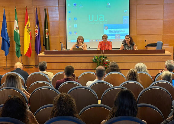 Intervención de la vicerrectora Hikmate Abriouel, en la inauguración de la jornada.