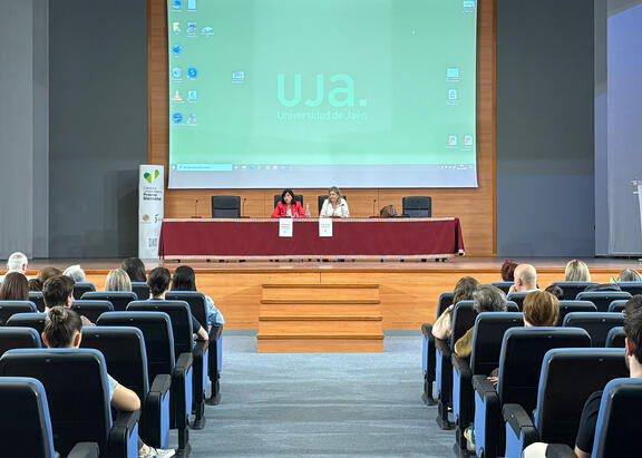 Acto inaugural a cargo de la vicerrectora de Investigación y Transferencia del Conocimiento y la vicepresidenta primera de la Diputación.