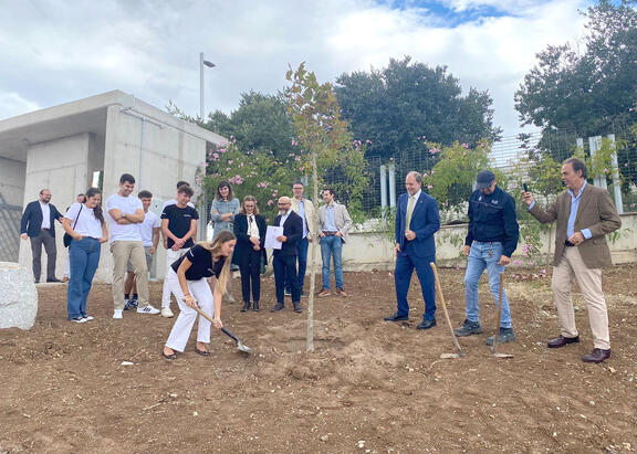 Plantación del 'árbol de los valores de la Medicina'.