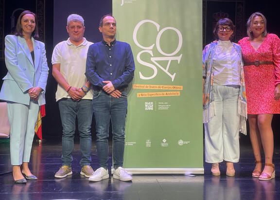 Representantes institucionales, en la presentación del Festival COSA.