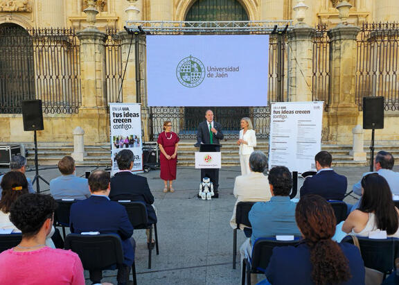 Intervención de Nicolás Ruiz, en la presentación realizada en la Plaza de Santa María de Jaén.