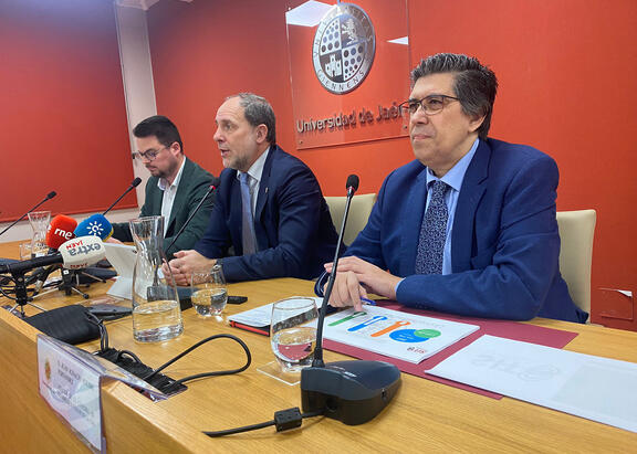 Juan Ignacio Pulido, Nicolás Ruiz y Francisco José Lozano, en la presentación de los informes.
