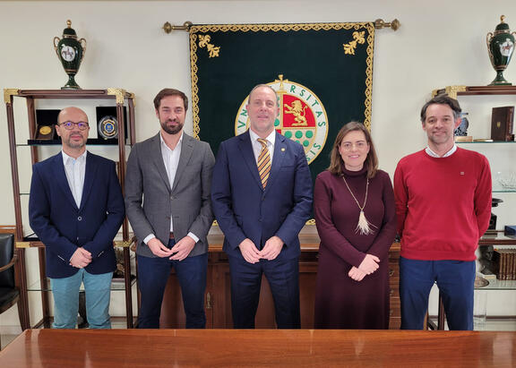 De izquierda a derecha, Francisco Roca, Gonzalo Sánchez, Nicolás Ruiz, Mª Carmen Pegalajar y Miguel A. García.