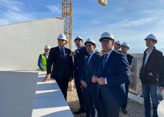 Jesús Estrella, Francisco J. Solano, Juan Gómez y José C. Gómez, en la visita a las obras del edificio.