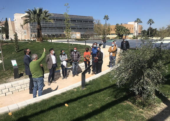 Visita guiada realizada este miércoles al 'Bosque de los 25 años' de la UJA.