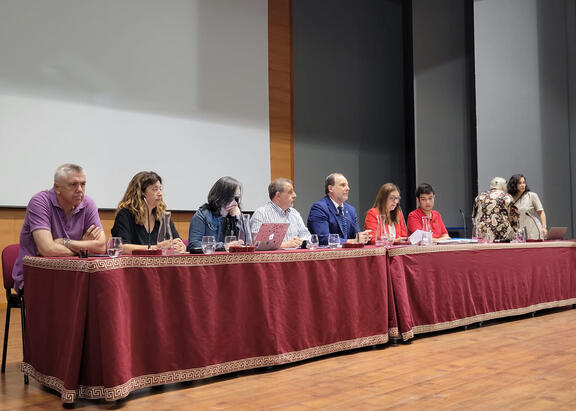 Mesa del Claustro Universitario de la UJA, presidida por el Rector Nicolás Ruiz.