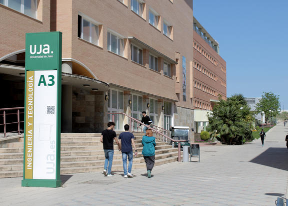 Edificio de Ingeniería y Tecnología de la EPS de Jaén. Foto: Belén Espinosa.