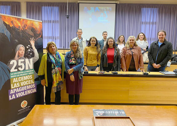 Equipo del Vicerrectorado de Igualdad, Diversidad y Responsabilidad Social, con representantes de centros colaboradores.