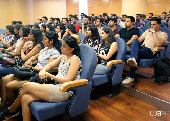 Alumnado de India participante en el curso.