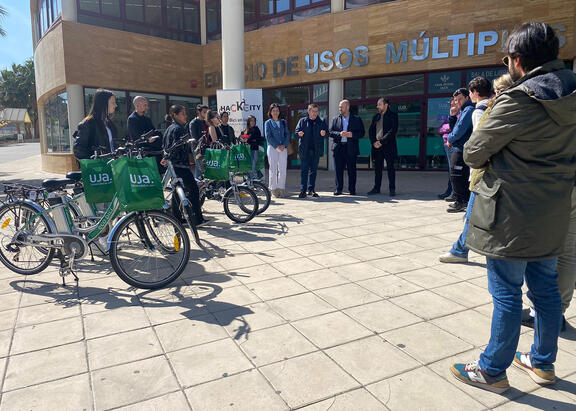 Acto de entrega de las bicicletas eléctricas.