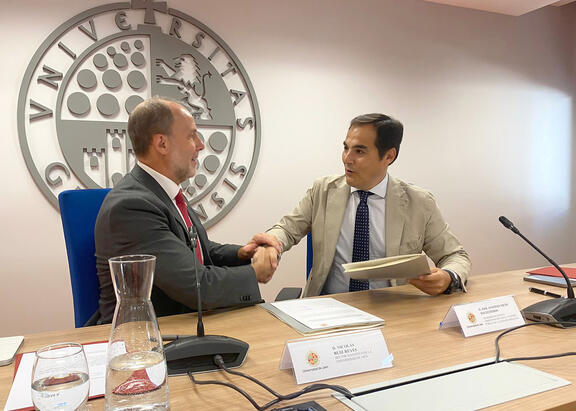 El Rector Nicolás Ruiz y el consejero de Justicia, Administración Local y Función Pública, José Antonio Nieto.