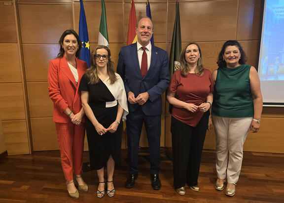 De izquierda a derecha, Sarah Ellis, Hikmate Abriouel, Nicolás Ruiz, Mª Belén Martínez y Mª Dolores Fernández.