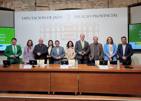 Representantes institucionales, tras la presentación del proyecto.