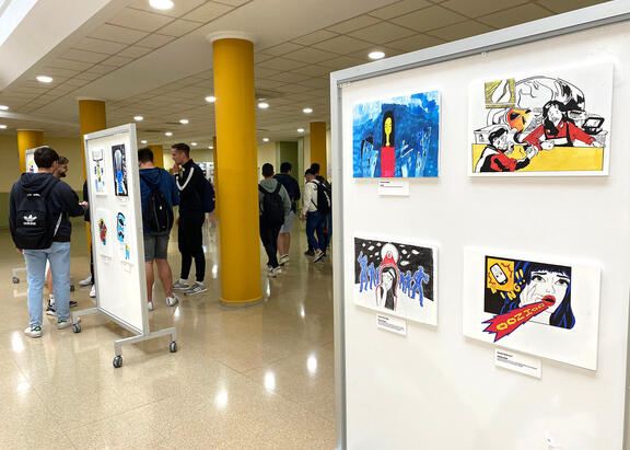 La exposición puede visitarse en el Aulario Flores de Lemus (B4).